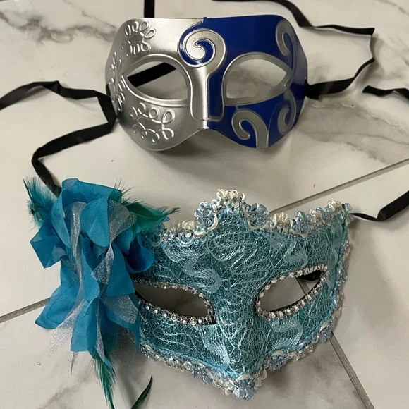 Elegant Teal Lace Masquerade Mask with Blue Metallic Accent - Picture 2 of 6